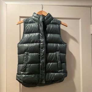 Jcrew XS green vest. puffy with pockets